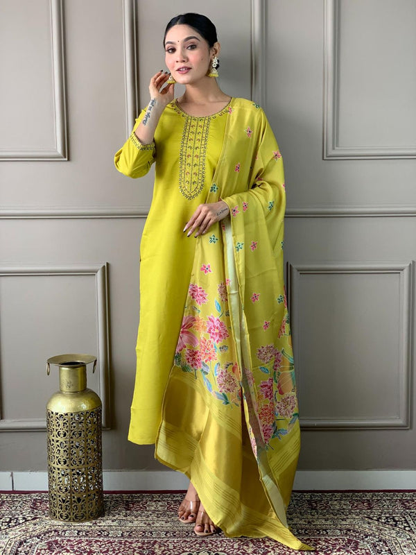 Green Traditional Embroidered Kurta with Pant and Dupatta (Set of 3)